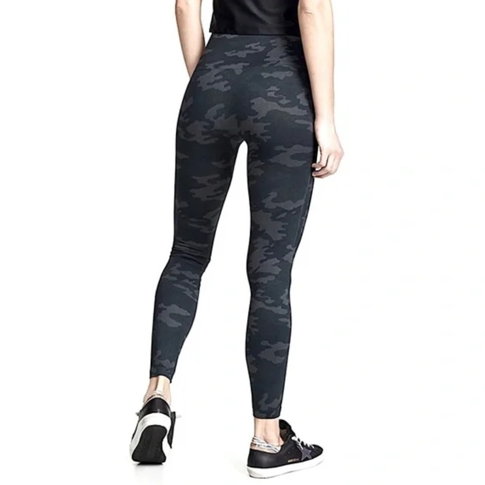 🔆 SPANX Look at Me Now Seamless Camo Leggings - 2X - Picture 2 of 5